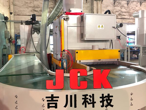 烤盤發(fā)熱盤自動(dòng)噴砂機(jī)
